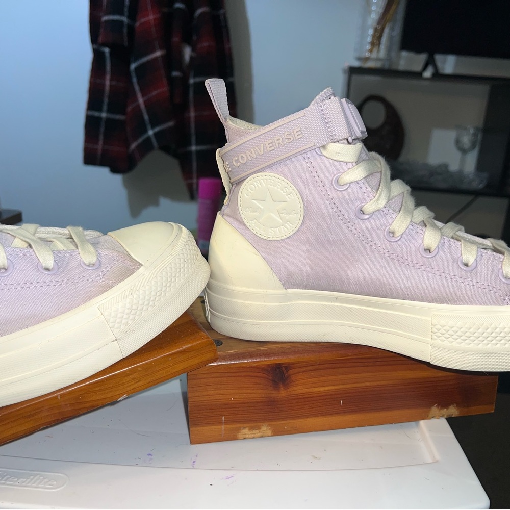 Converse High-Top Sneakers in Light Purple and Off-White like new - Picture 6 of 16
